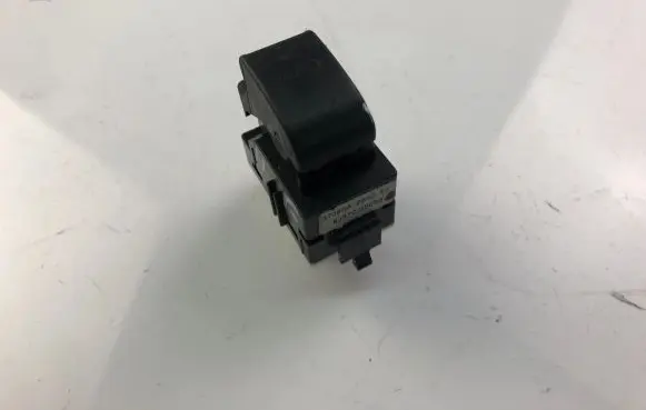 Toyota Avensis T250 Electric window control switch 8481005050