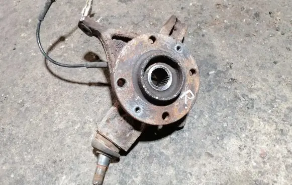 Citroen C4 I Front wheel hub