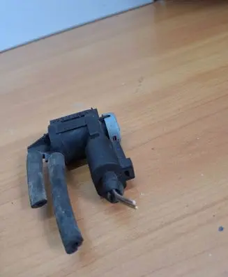 Audi A4 S4 B8 8K Turbo solenoid valve 1K0906283A