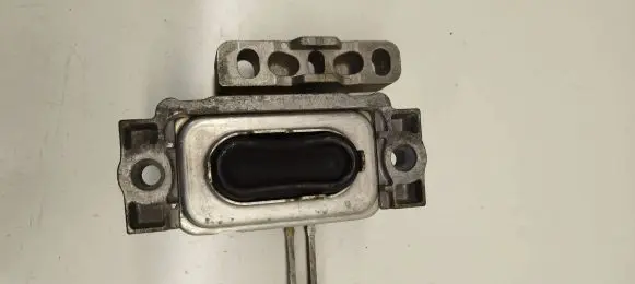 Engine mount bracket
