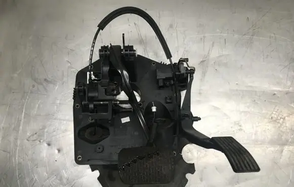 Mercedes-Benz A W168 Pedal assembly 1682904001 A1682904001