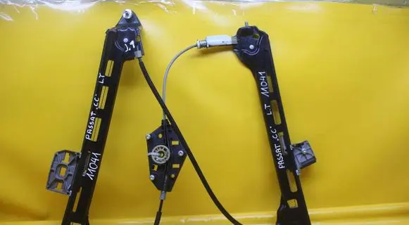 Volkswagen PASSAT CC Rear window lifting mechanism without motor 3C8839461K 964942104
