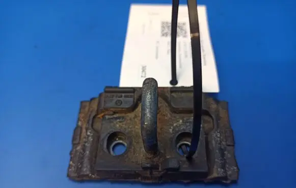 Mercedes-Benz E W211 Loading door lock loop/hook striker A2117400032