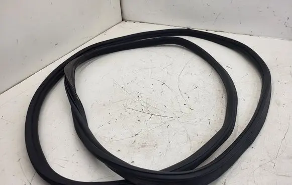 Porsche Macan (95B) Trunk rubber seal (body) 95B827705L