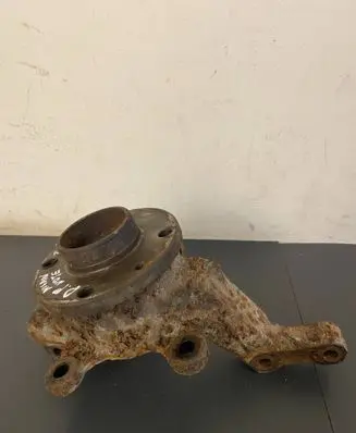 Nissan Note (E11) Front wheel hub