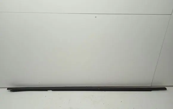 Opel Crossland X Front door glass trim molding 39124057 YQ00589580