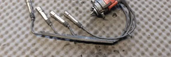 Volkswagen Golf III Spark distributor 030905205AB 0237521061