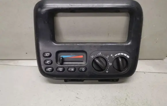 Chrysler Voyager Climate control unit P4677215 4677215