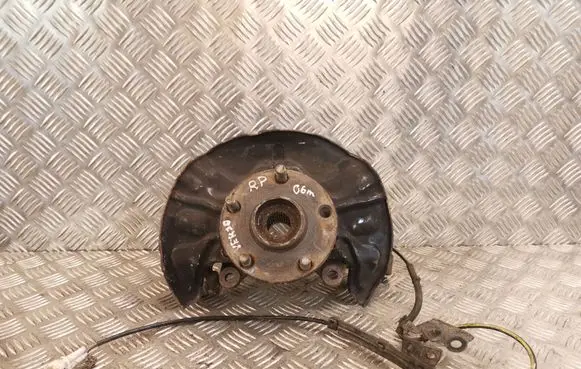 Toyota Corolla Verso E121 Front wheel hub spindle knuckle 05060 8954202040