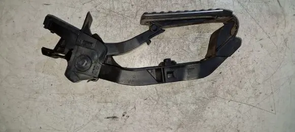 Mercedes-Benz E W211 Accelerator throttle pedal A21130100001
