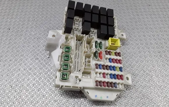 Mitsubishi Colt Fuse module MN108320
