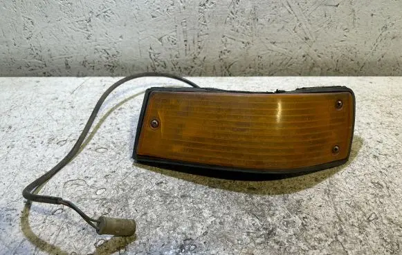 BMW 5 E28 Front bumper turn signal 3370217