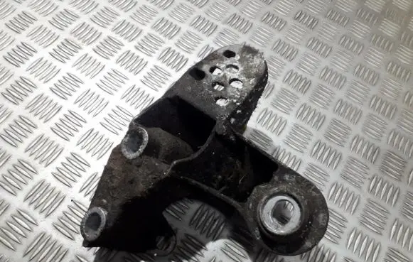 Audi A4 S4 B5 8D Engine mounting bracket 8d0199351h