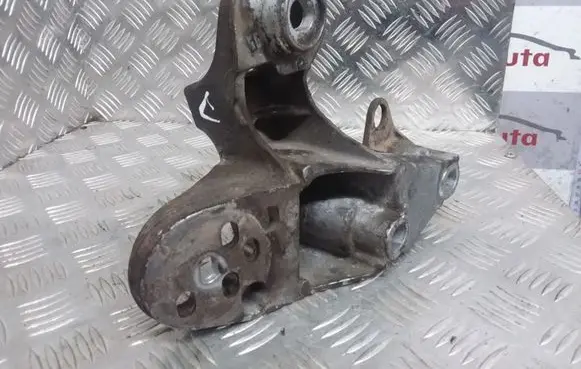Audi A4 S4 B7 8E 8H Engine mounting bracket 8E0199351
