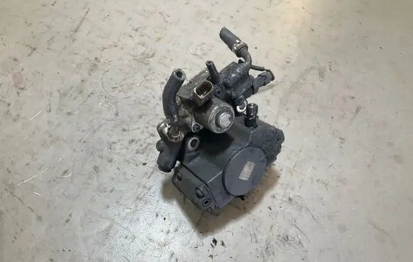 Mercedes-Benz Sprinter W906 Fuel injection high pressure pump A6510701801 0052548AGE 28343143