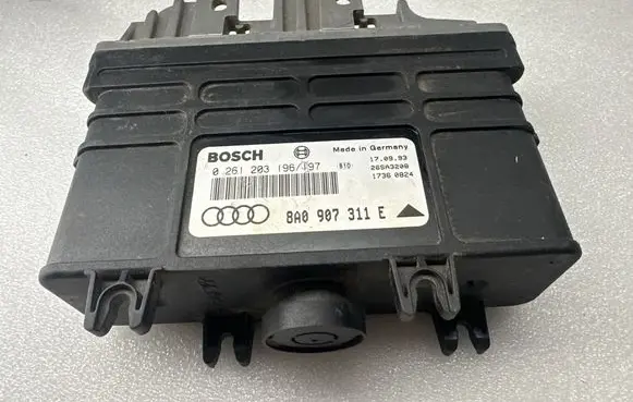 Audi 80 90 S2 B4 Engine control unit/module 8A0907311E 26SA3208 0261203196