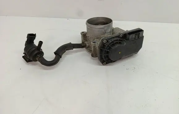Hyundai Elantra Throttle body valve 351002B310