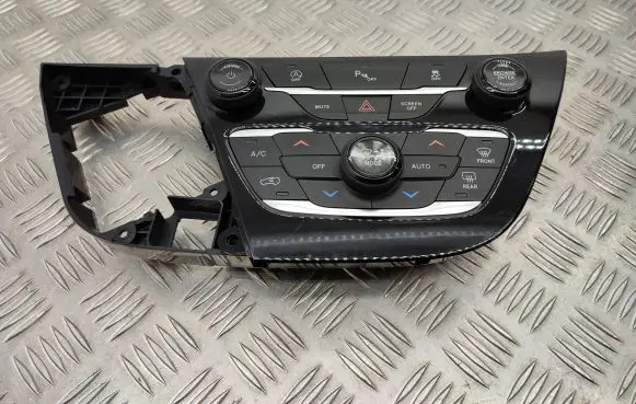 Chrysler Pacifica Climate control unit P6UX671X8AA