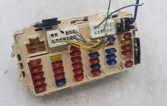 Nissan X-Trail T30 Fuse module NOCODE