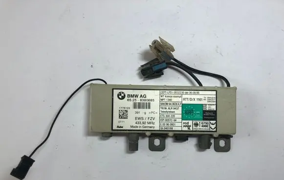 BMW 5 E39 Antenna control unit 8380685 65258380685