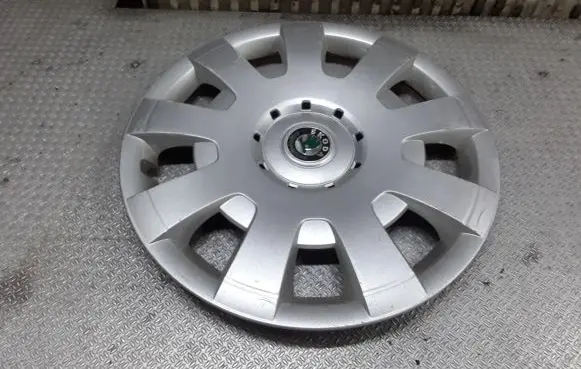 Skoda Octavia Mk2 (1Z) R16 wheel hub/cap/trim 3T0601147
