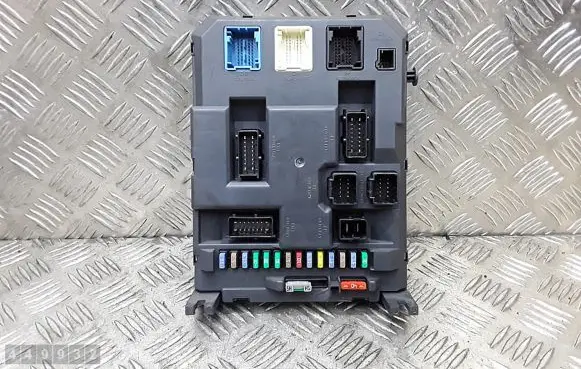 Peugeot 207 Fuse module 9666952280