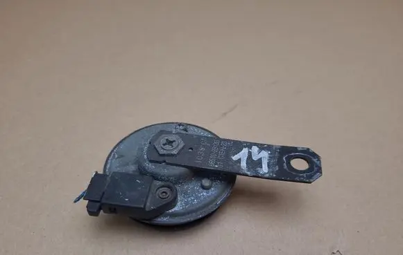 Toyota Prius (XW30) Horn signal 8651028130