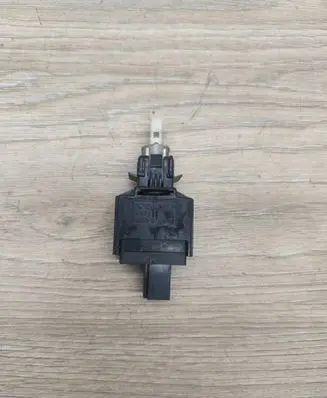 Volvo S80 Brake pedal sensor switch 8622064 04W045