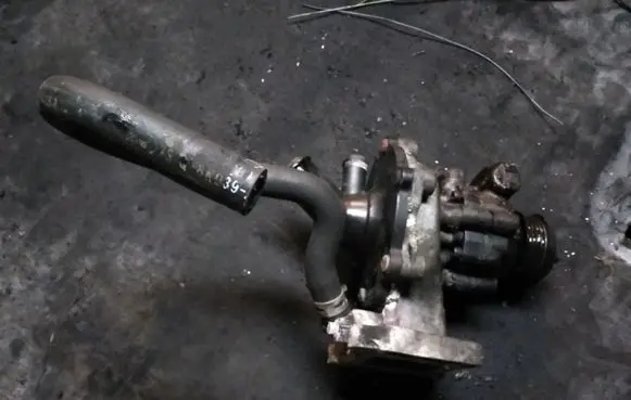 Ford Mondeo Mk III Power steering pump 299389