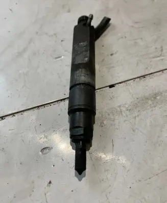 Volkswagen Golf IV Fuel injector 038130201G