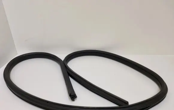 BMW 1 E82 E88 Rubber seal front coupe door 7164994 7164994RE