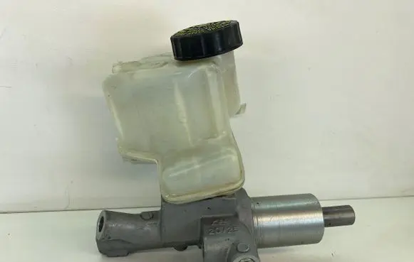 Mercedes-Benz C W204 Master brake cylinder A2044300102