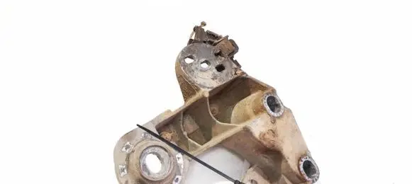 Engine mounting bracket
