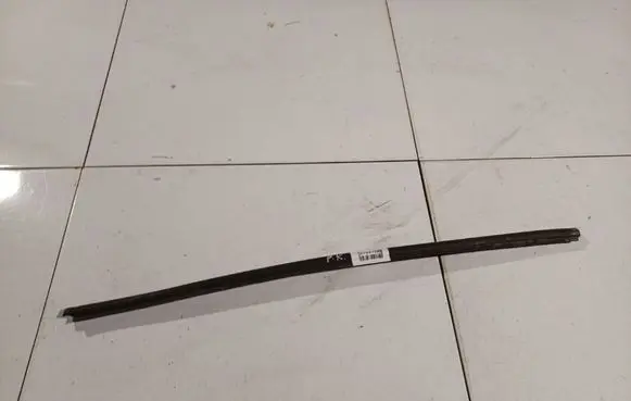 Front door glass trim molding