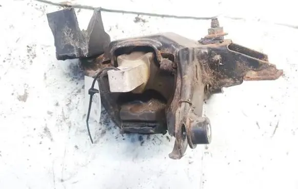 Volkswagen Polo IV 9N3 Engine mount bracket