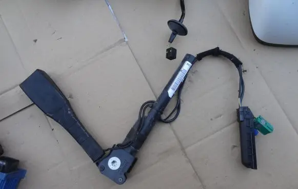 Opel Corsa D Front seatbelt buckle 616046700C 13286178