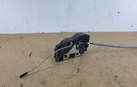 BMW 6 F12 F13 Front door lock 7202145