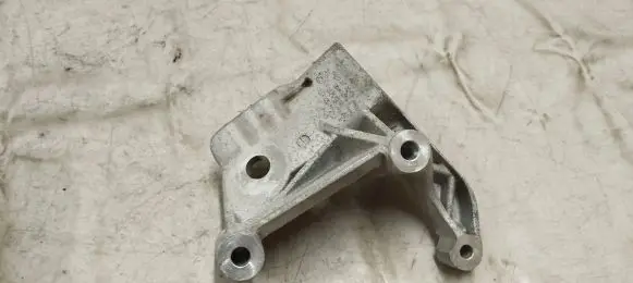 Volvo S90, V90 Engine mounting bracket 31430470