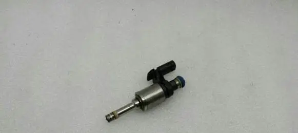 Audi A1 Fuel injector 04E906036E