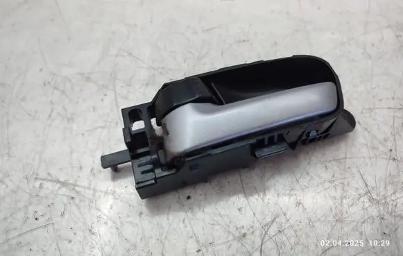 Suzuki Grand Vitara II Front door interior handle