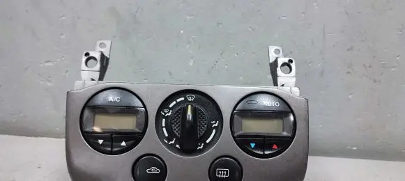 Nissan Primera Climate control unit 275109F600