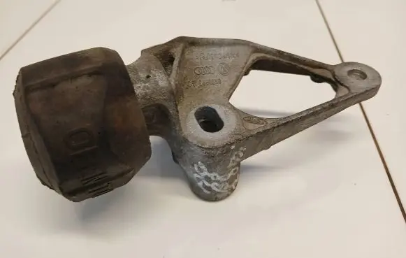 Audi A4 S4 B8 8K Engine mount bracket 8K0199343C