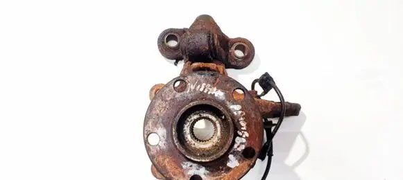 Nissan Primera Front wheel hub