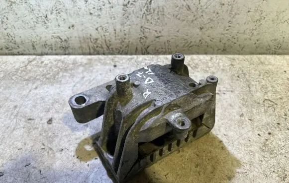 Volkswagen PASSAT B7 Engine mount bracket 1K0199262