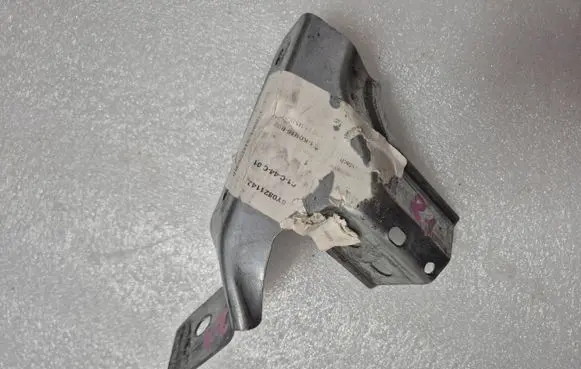 Skoda Fabia Mk1 (6Y) Fender mounting bracket 6Y0821142