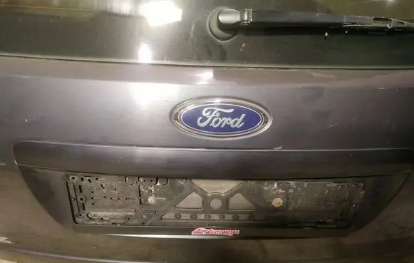 Ford C-MAX I Trunk door license plate light bar 