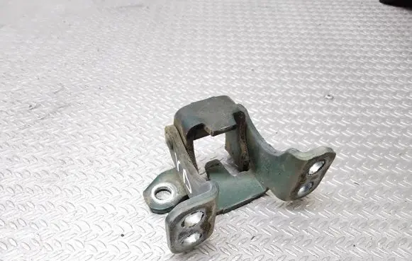 Suzuki Grand Vitara II Loading door upper hinge 