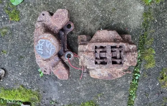 Opel Vectra B Rear brake caliper 4M506