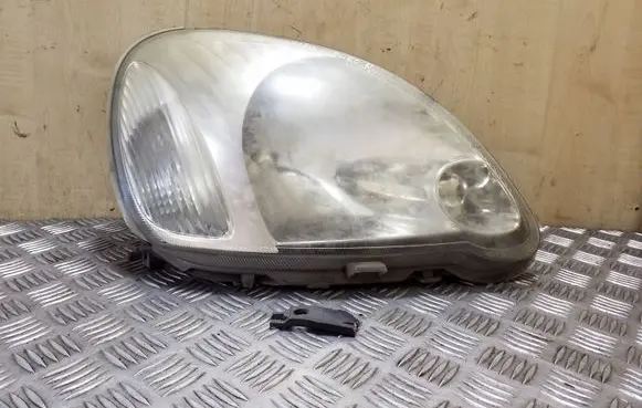 Toyota Yaris Headlight/headlamp