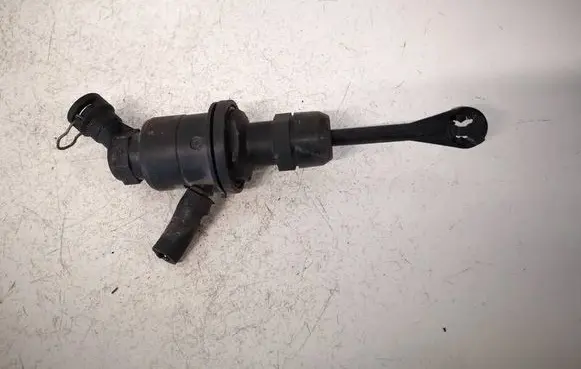 Nissan Juke I F15 Clutch master cylinder 306101KA1A 2711200